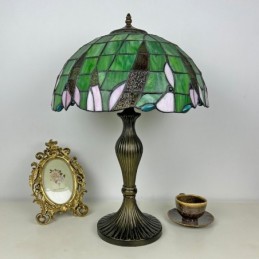 Tiffany-tyylinen...