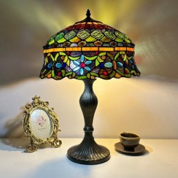 Tiffany-tyylinen...
