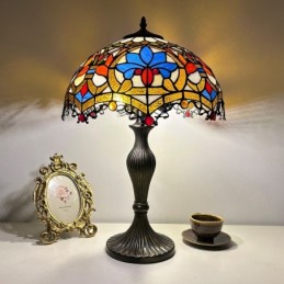Tiffany-tyylinen...