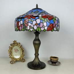 Tiffany-tyylinen...