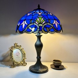 Tiffany-tyylinen...