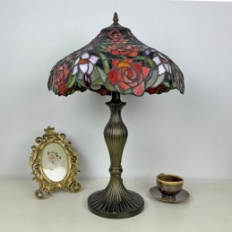 Tiffany-tyylinen...