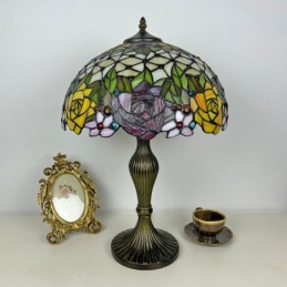 Tiffany-tyylinen...