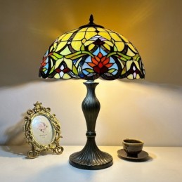 Tiffany-tyylinen...
