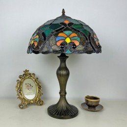 Tiffany-tyylinen...