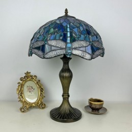 Tiffany-tyylinen...