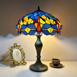 Tiffany-tyylinen...