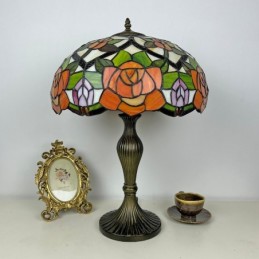 Tiffany-tyylinen...