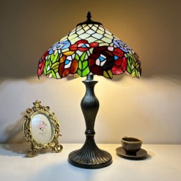Tiffany-tyylinen...