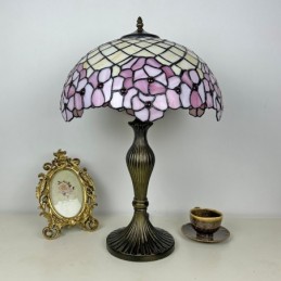 Tiffany-tyylinen...