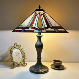 Tiffany-tyylinen...