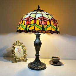Tiffany-tyylinen...