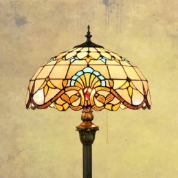 Tiffany-tyylinen...