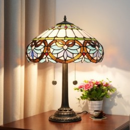 Tiffany-tyylinen...