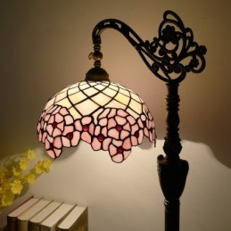 Tiffany-tyylinen...