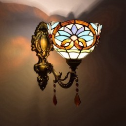 Tiffany-tyylinen...