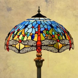 Tiffany-tyylinen...