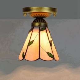 Tiffany-tyylinen...