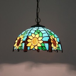 Tiffany-tyylinen...