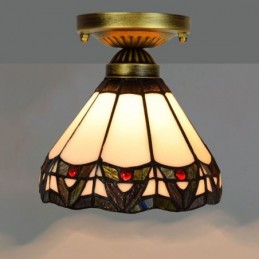 Tiffany-tyylinen...