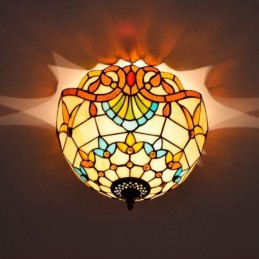 Tiffany-tyylinen...