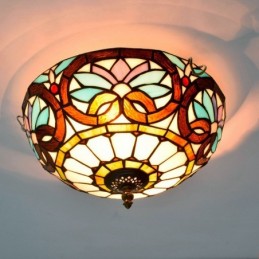 Tiffany-tyylinen...