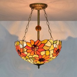Tiffany-tyylinen...