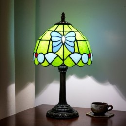 Tiffany-tyylinen...