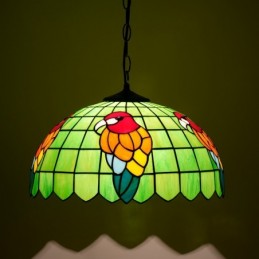 Tiffany-tyylinen...