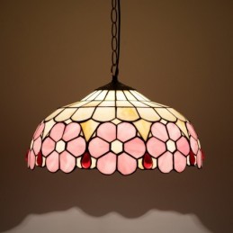 Tiffany-tyylinen...