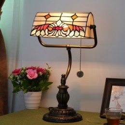 Tiffany-tyylinen...