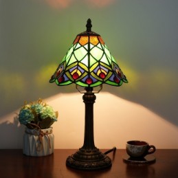 Tiffany-tyylinen...