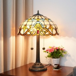 Tiffany-tyylinen...