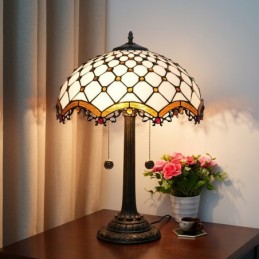 Tiffany-tyylinen...