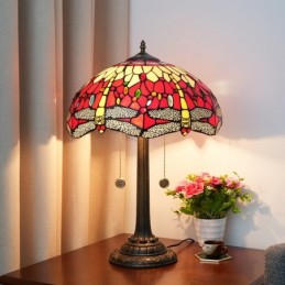 Tiffany-tyylinen...