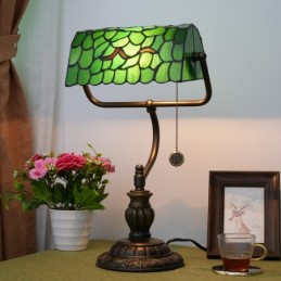 Tiffany-tyylinen...
