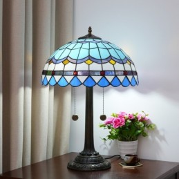 Tiffany-tyylinen...