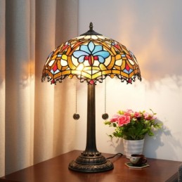 Tiffany-tyylinen...