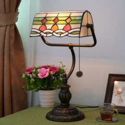 Tiffany-tyylinen...