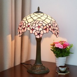 Tiffany-tyylinen...