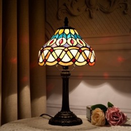 Tiffany-tyylinen...