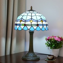 Tiffany-tyylinen...