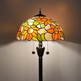 Tiffany-tyylinen...