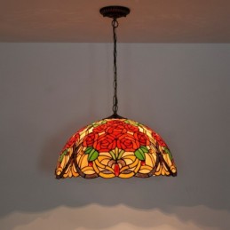 Tiffany-tyylinen...