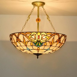 Tiffany-tyylinen...