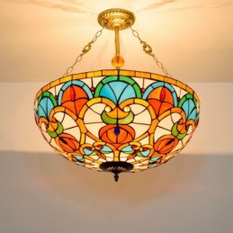 Tiffany-tyylinen...