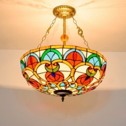 Tiffany-tyylinen...