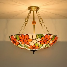 Tiffany-tyylinen...