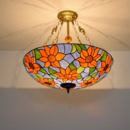 Tiffany-tyylinen...