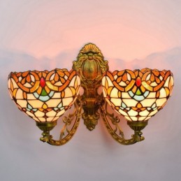 Tiffany-tyylinen...
